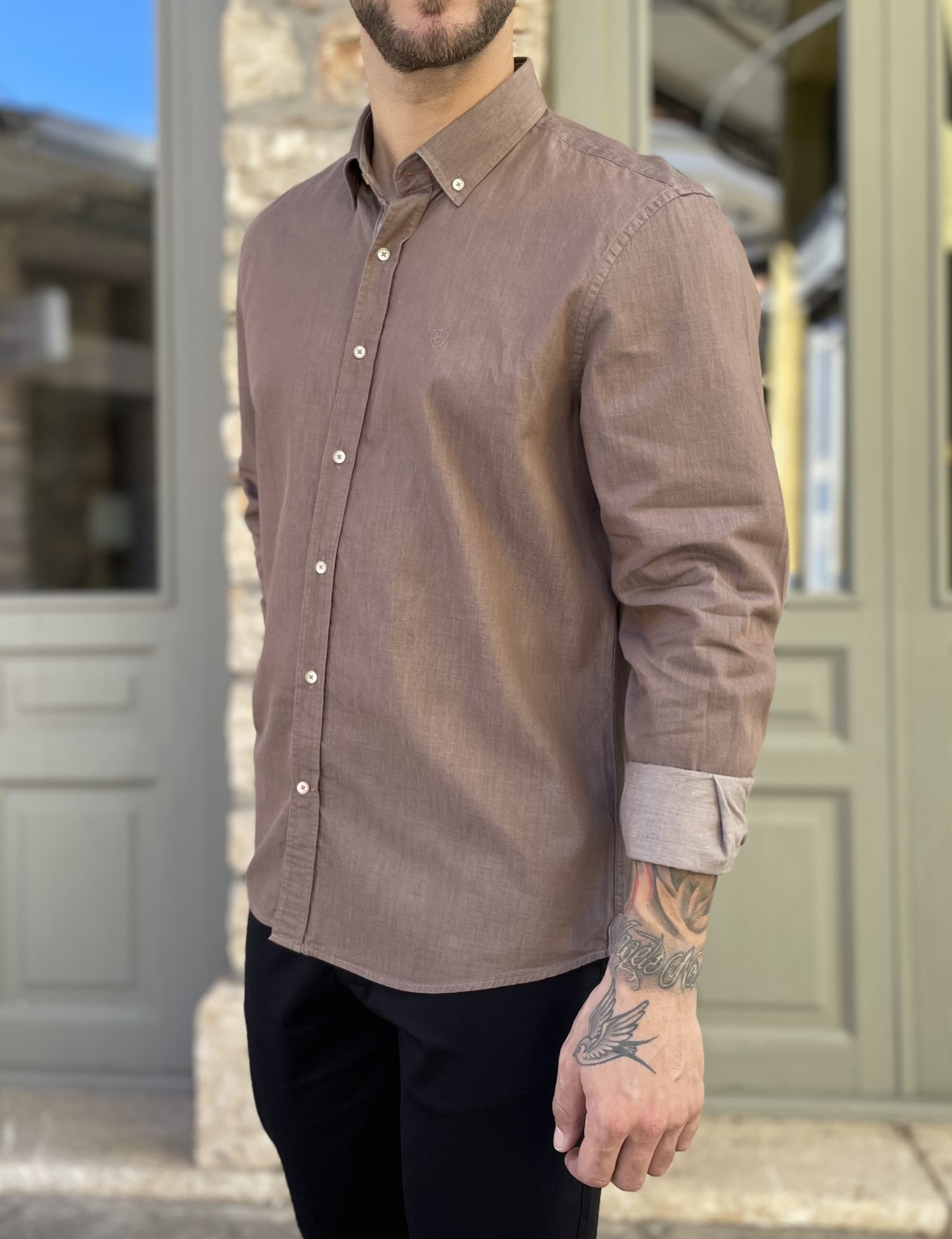 Ανδρικό καφέ βαμβακερό πουκάμισο με γιακά 2077